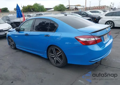 2016 Honda Accord Touring z USA, uszkodzony, nr VIN 1HGCR3F95GA011852